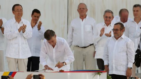 Colombia's President Juan Manuel Santos signs the peace agreement between Colombia's government and the FARC, to end over 50 years of conflict, in Cartagena, Colombia, Monday, September 26. 