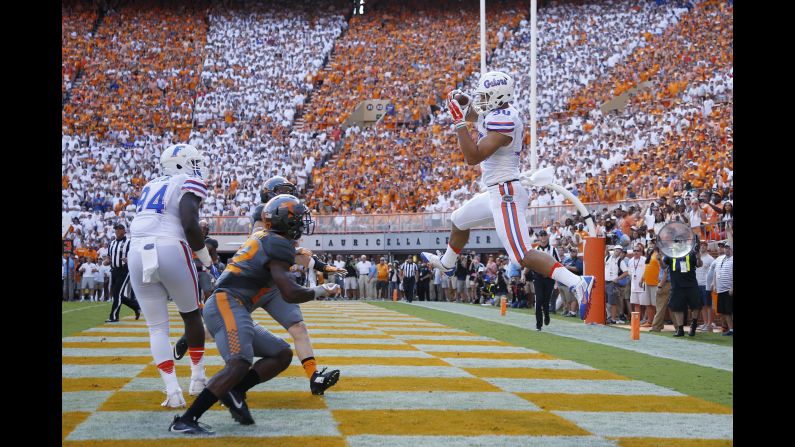 Florida's DeAndre Goolsby catches a touchdown pass to open the scoring in Knoxville, Tennessee, on Saturday, September 24. Tennessee fell behind 21-0 before rallying to win 38-28, ending an 11-game losing streak to its SEC East rival.