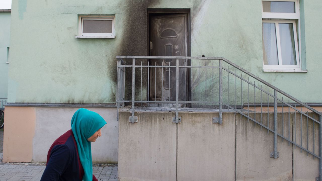 Traces of smoke are still visible after the attack at the Dresden mosque.