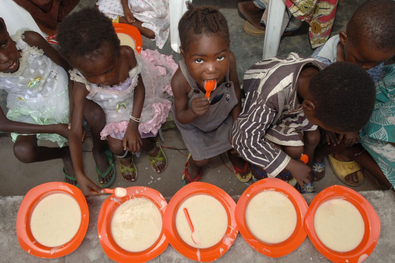 Many African countries are battling both undernourishment and obesity, according to the report. Children are particularly vulnerable. An estimated 45.4% of deaths among children under five can be linked to poor diet. 