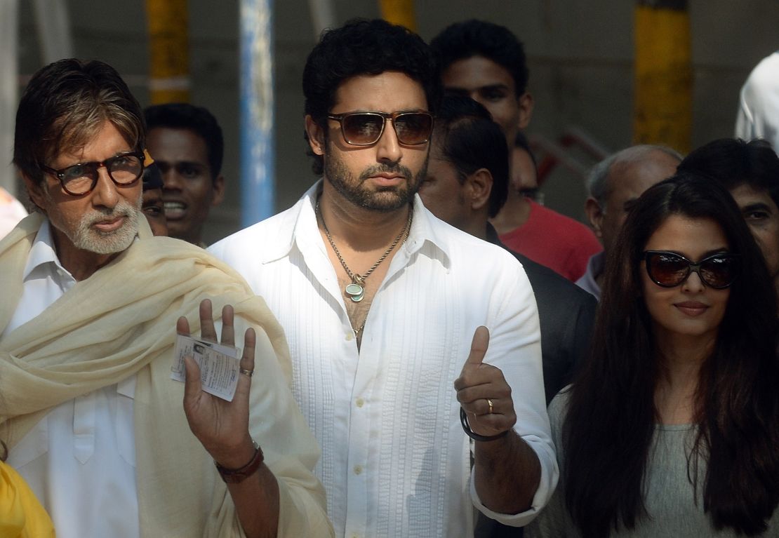 Bachchan (L) poses with son Abhishek (C) and daughter-in-law Aishwarya Rai Bachchan (R) in 2014. 