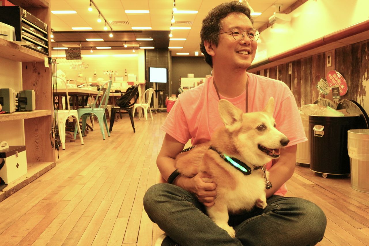 CEO Joji Yamaguchi was inspired by his Corgi, Akane, who was a nervous puppy. The biologist developed a system to monitor the dog's heart rate and track the dog's reactions to stimulus such as food, games, people and toys.