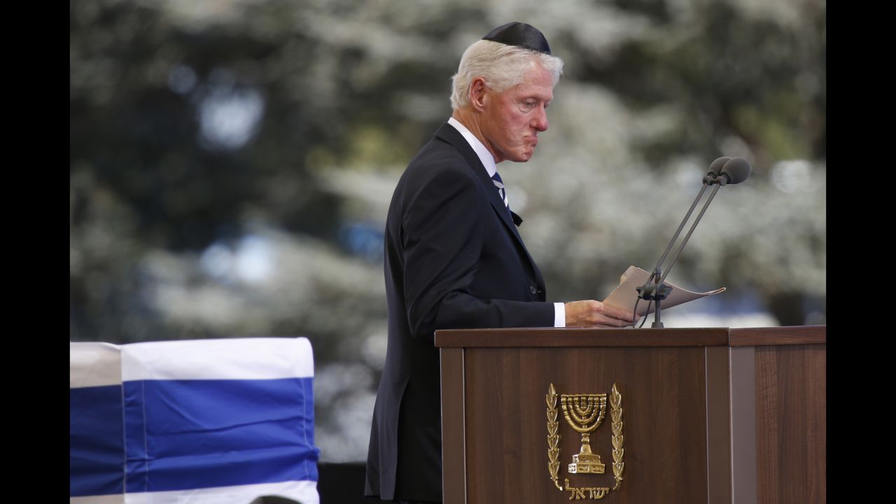 Former U.S. President Bill Clinton spoke of his great friendship with Peres: "He started off life as Israel's brightest student, became its best teacher, and ended up its biggest dreamer."