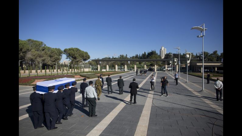 Guards carry the coffin of former Israeli President Shimon Peres to Mount Herzl, Israel's national cemetery, on Friday, September 30. Peres, who shared a Nobel Prize for forging a peace deal between Israelis and Palestinians, <a href="index.php?page=&url=http%3A%2F%2Fwww.cnn.com%2F2016%2F09%2F27%2Fmiddleeast%2Fshimon-peres-obit%2F" target="_blank">died Wednesday</a> at the age of 93.