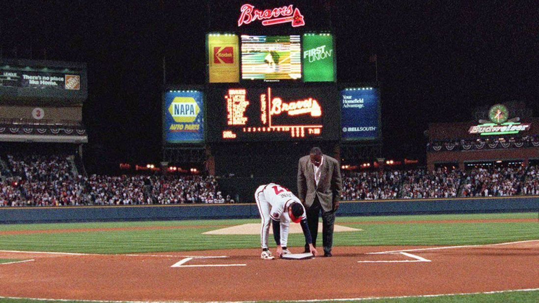 Hank Aaron, Freddie Freeman cards soar as Braves memorabilia