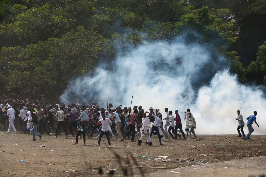 According to AFP photographer Zacharias Abubeker the event quickly degenerated, with protesters throwing stones and bottles and security forces responding with baton charges and tear gas grenades.
