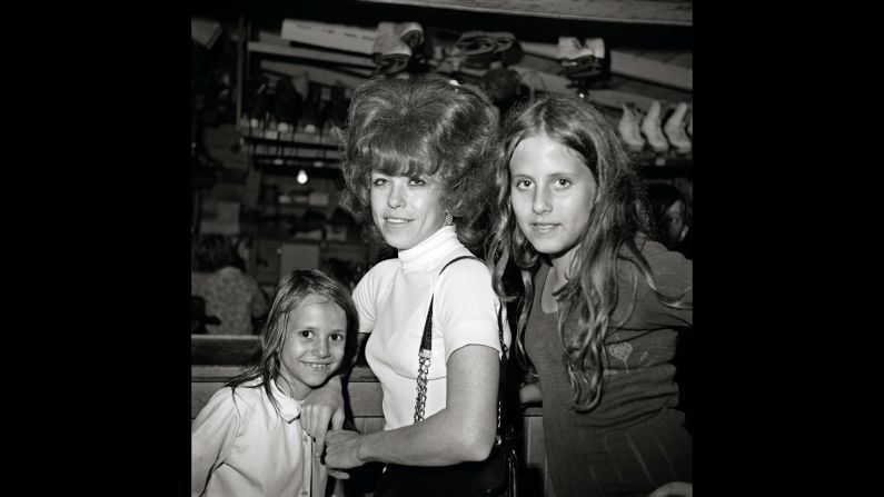 In 2014, photography blogs and other outlets began publishing Yates' Sweetheart photos online, where audiences were fascinated by their time-capsule quality. The images were displayed in 2015 at the Ogden Museum of Southern Art in New Orleans. Curator Richard McCabe called them "a glimpse into a bygone era of youthful innocence and mischief."
