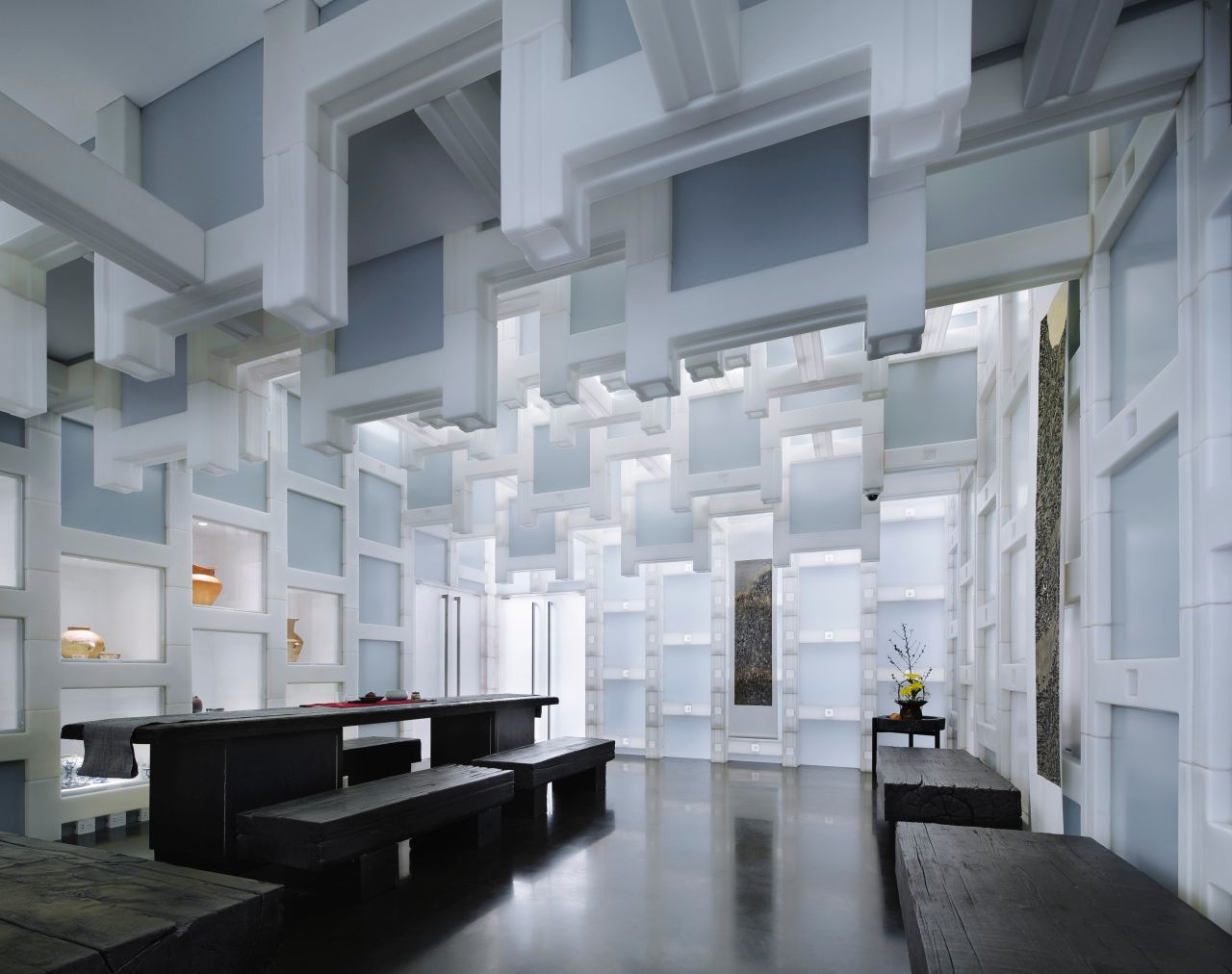 Kuma uniquely renovated this siheyuan-style tea house, near the Forbidden Palace East Gate, using polyethylene blocks. Light gently filters through the translucent blocks -- echoing the way how was used to let in light in traditional siheyuan architecture.