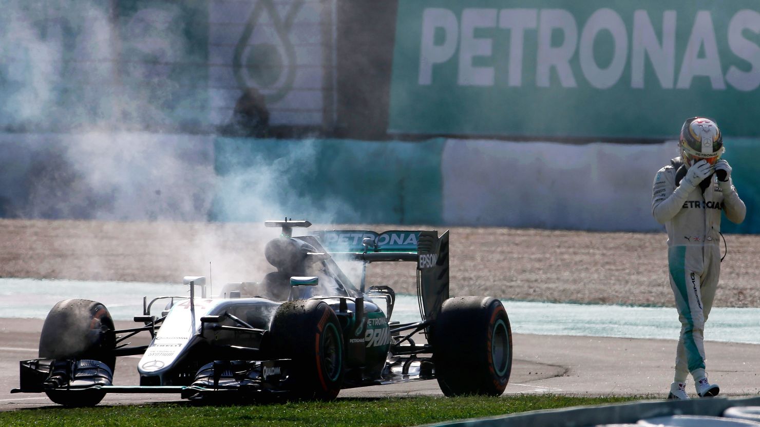 Hamilton's engine failure in Sepang prevented him from regaining the championship lead.