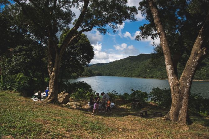 This northeastern New Territories route is linked to Tai Mei Tuk, a site just off the road that offers barbecue and picnic areas by the picturesque Plover Cove Reservoir.