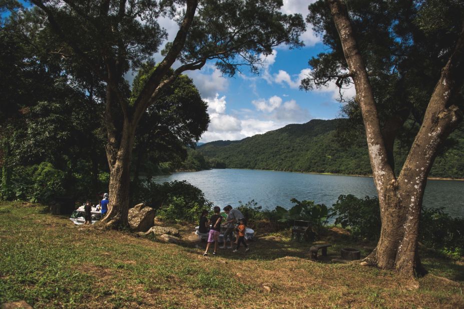 This northeastern New Territories route is linked to Tai Mei Tuk, a site just off the road that offers barbecue and picnic areas by the picturesque Plover Cove Reservoir.