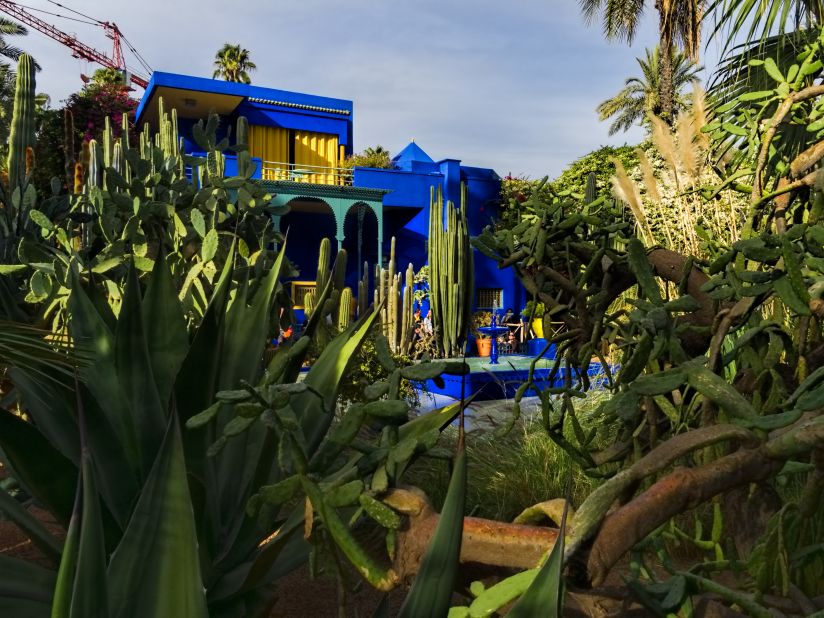 The garden was cultivated by French orientalist painter Jacques Majorelle, who bought a palm grove in 1923 and commissioned an Art Deco studio in 1931. 