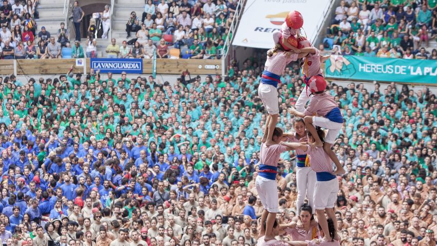 TARRAGONA, SPAIN - OCTOBER 02: Members of Tarragona's team make the tower during the Spain's traditional human towers competition "Concurs de Castells" at Tarraco Arena in Tarragona, Spain on October 02, 2016.  (Photo by Albert Llop/Anadolu Agency/Getty Images)