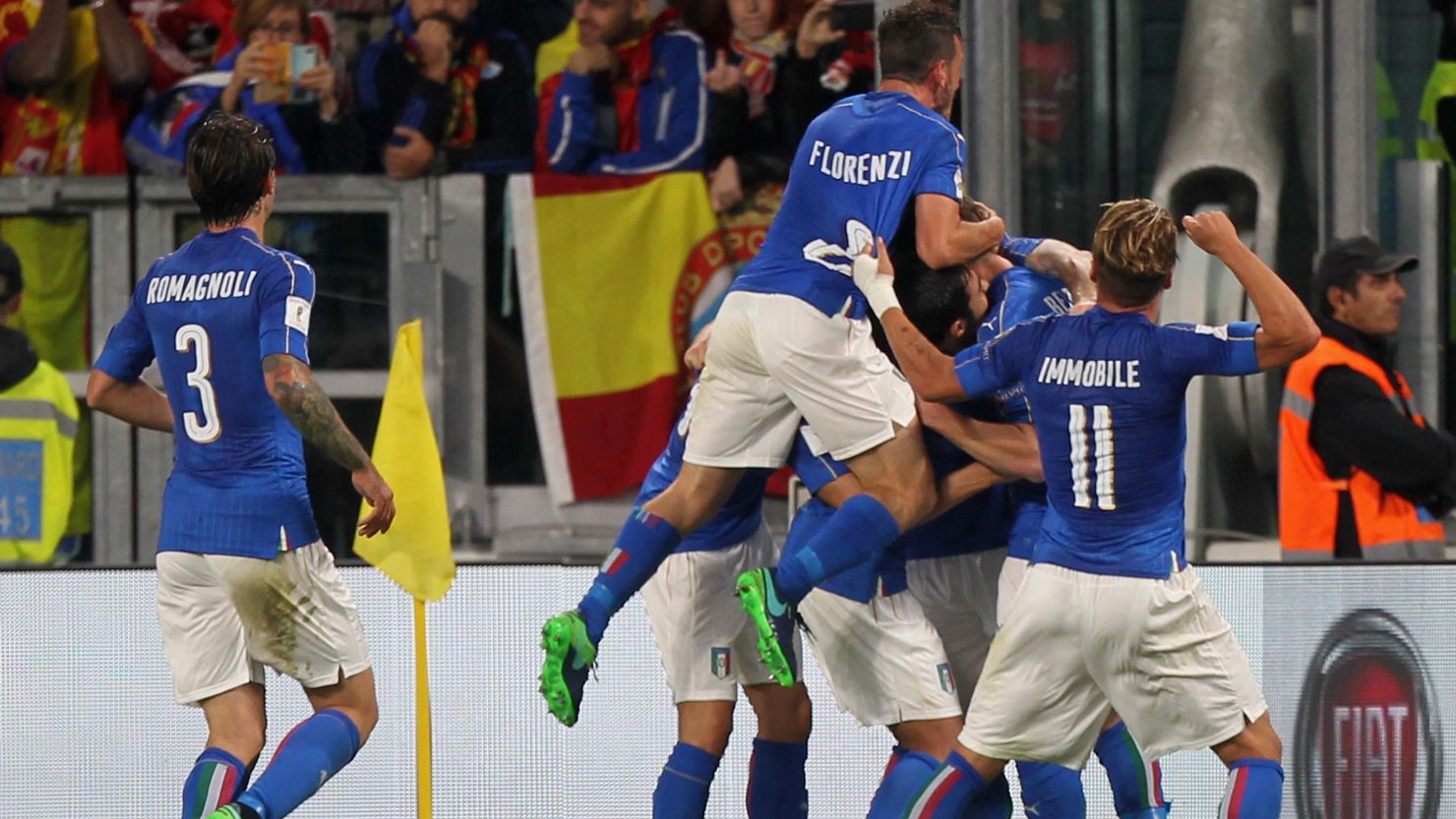 Italy players celebrate Daniele De Rossi's late equalizer against Spain.