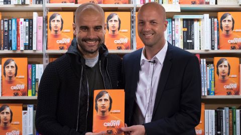 Guardiola (L) poses for a photograph with former Dutch football player and manager Jordi Cruyff.