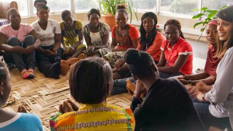 At Peace Corps Headquarters in Monrovia, Liberia, actress Freida Pinto joins CNN's Isha Sesay for a discussion with an extraordinary group of young women in Liberia. 