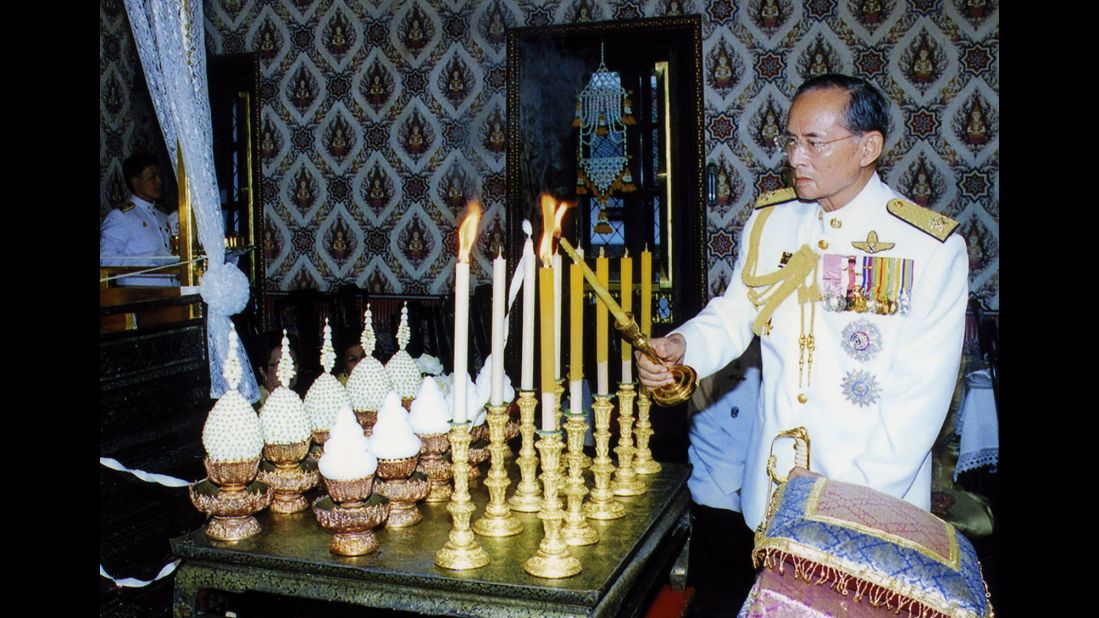 The King lights candles at a ceremony to mark Coronation Day in Bangkok in 2007.