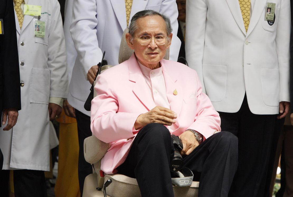 Thailand's King Bhumibol Adulyadej sits on a wheelchair as he leaves the Siriraj hospital on November 7, 2007, in Bangkok, Thailand. 
