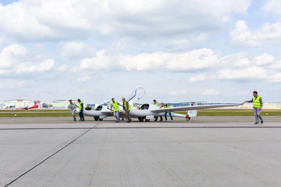 HY4 uses hydrogen to generate electricity in flight.