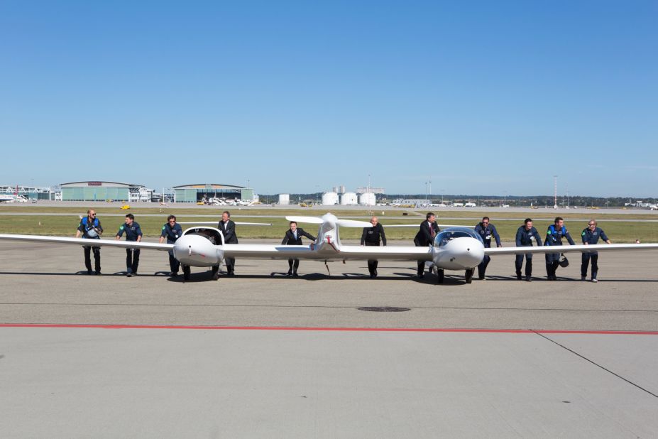 The twin-cabin plane known as HY4 uses a hybrid system of hydrogen fuel cells and a lithium battery to fly.