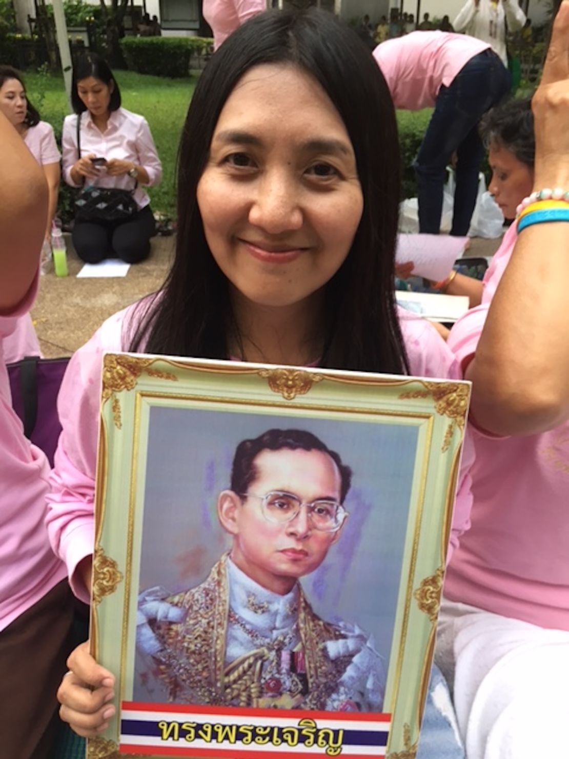Donnapha Kladbupha holds a picture of a young King Bhumibol.