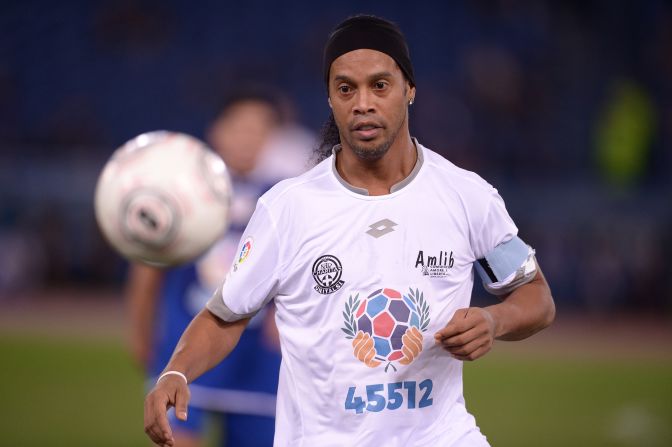 The "White Team" included former Brazil and Barcelona star Ronaldinho. 