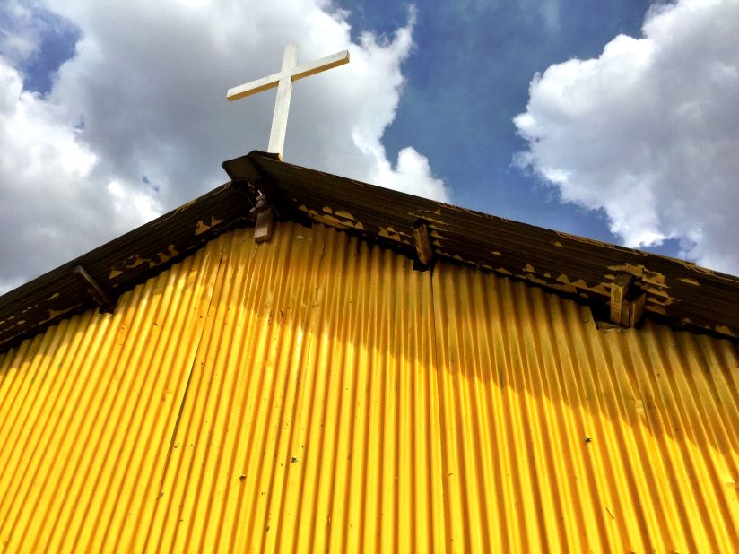 Churches and mosques across Kenya are being painted yellow in an effort to bring the country's religious communities together.