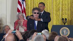 obama presents bob dylan medal of freedom _00011915.jpg