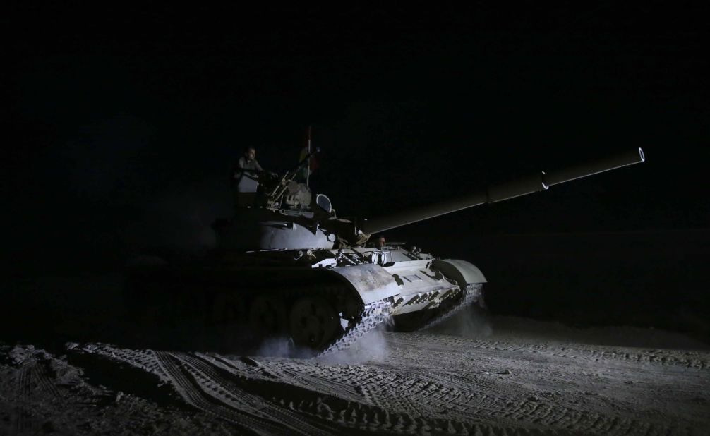 Peshmerga forces deploy in the dark near the village of Wardak early on October 17.