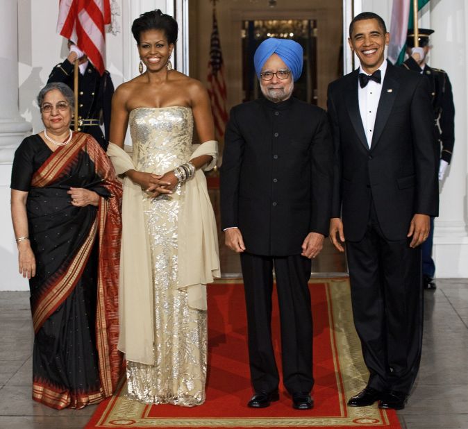 US President Barack Obama and first lady Michelle Obama greet Indian Prime Minister Manmohan Singh and his wife Gursharan Kaur at the White House on November 24, 2009, as the Obamas host their first state dinner.     