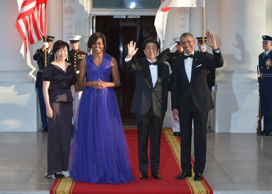 US President Barack Obama and first lady Michelle Obama greet Japanese Prime Minister Shinzo Abe and wife Akie Abe upon arrival at the White House on April 28, 2015. 