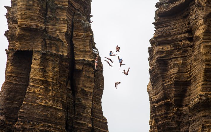 Nine divers jump 22 meters off a sea stack at Islet Franca do Campo prior to July's third stop in Portugal, where Hunt and Australian rookie Rhiannan Iffland -- who leads the women's championship -- both triumphed.