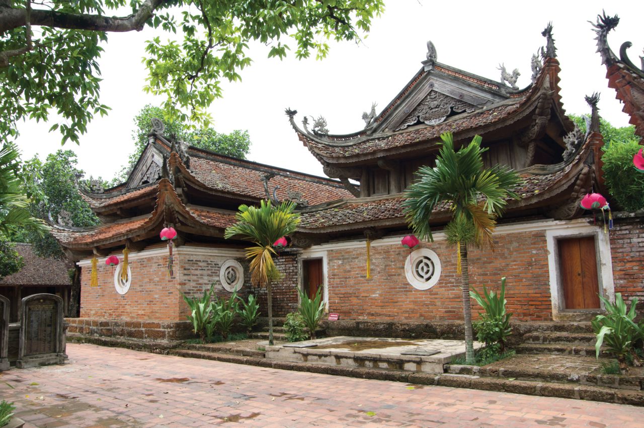 The cruise includes a stop in Viet Tri, home to the Tay Phuong Pagoda. 