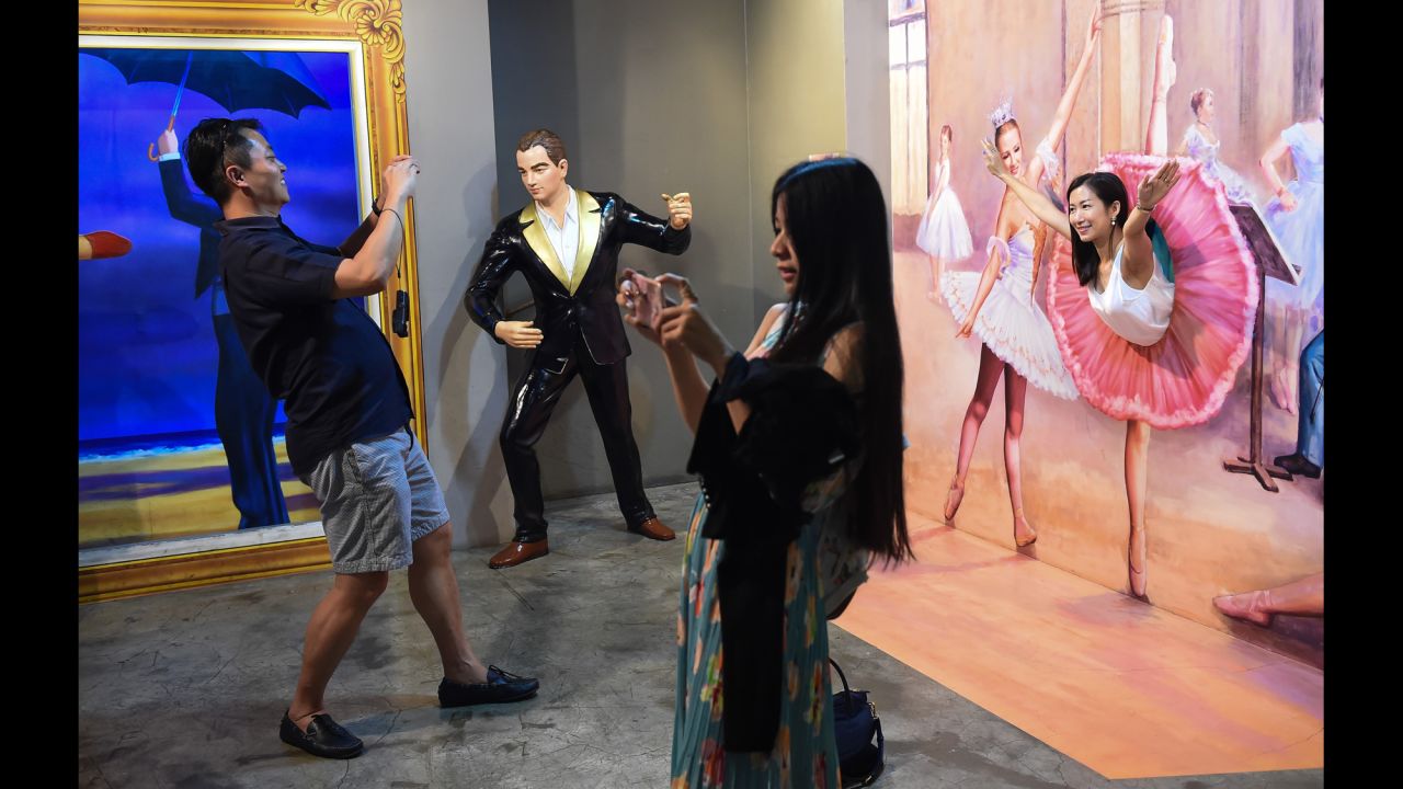 Visitors fool around at Seoul's Trick Eye Museum, a gallery specializing in "trompe l'oeil" artworks. The museum opens until 9 p.m., making it a popular spot for dates and evenings out. 