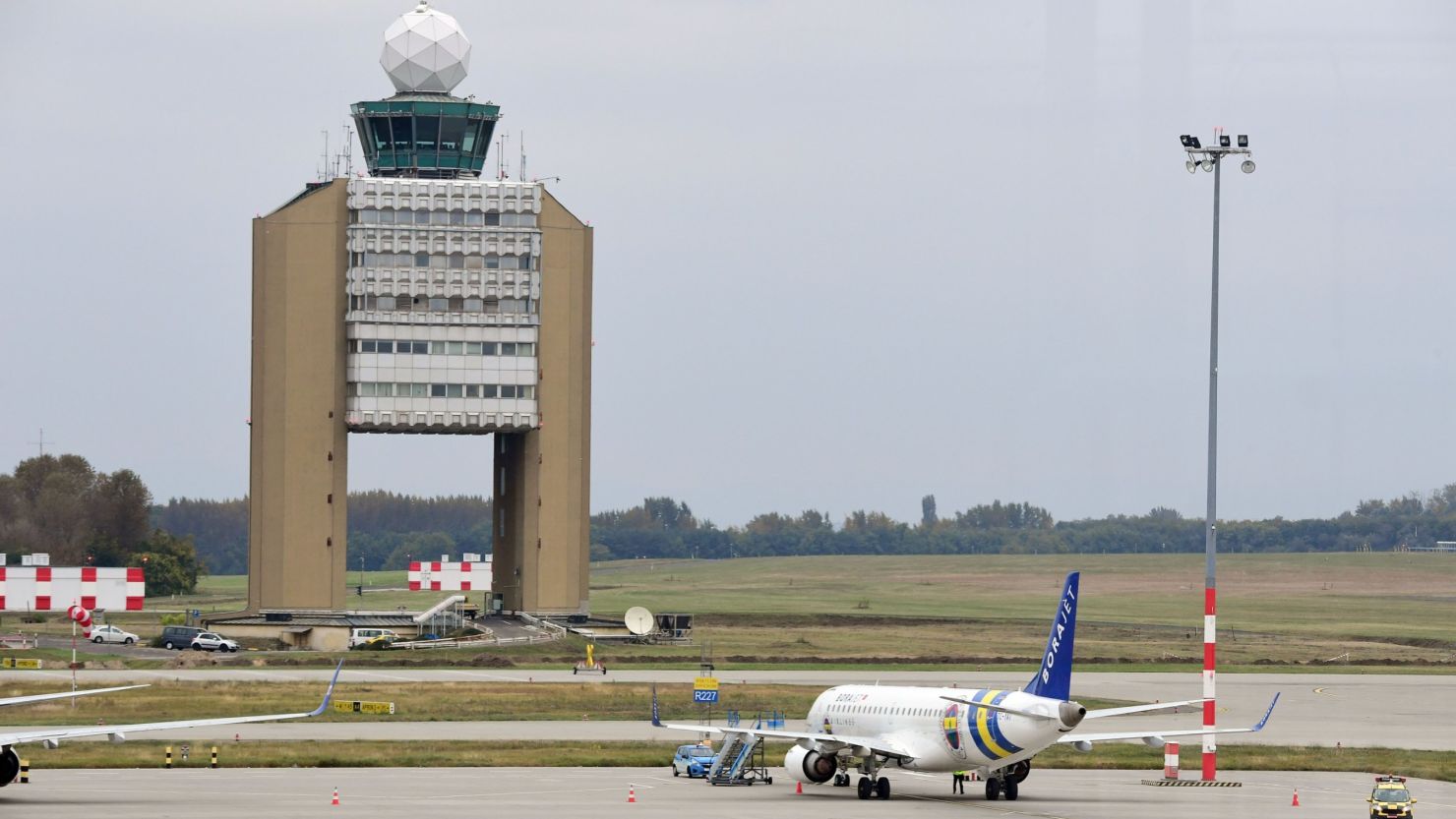 A plane carrying Fenerbahce players was forced to make an emergency landing at Budapest's Liszt Ferenc airport.