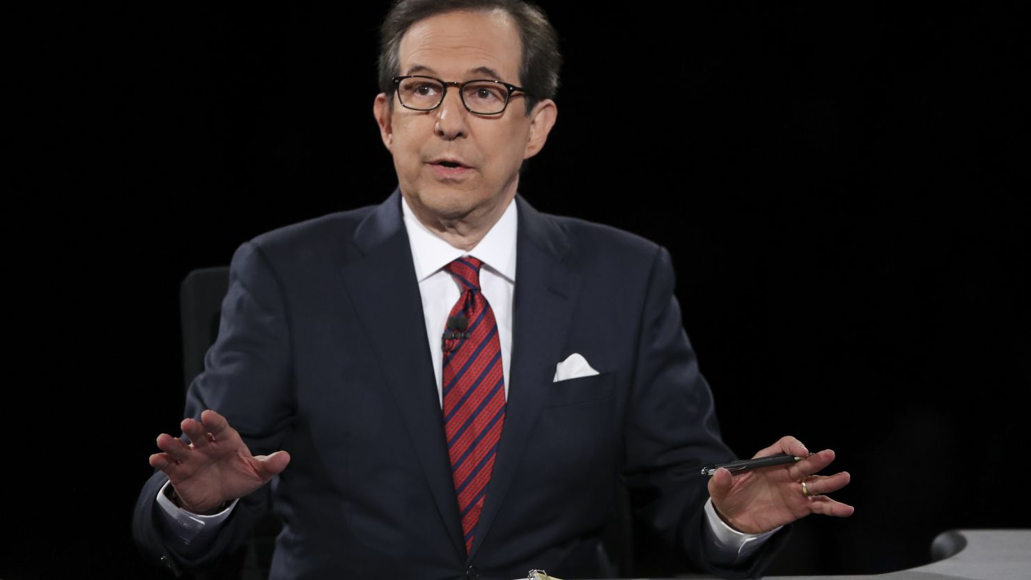 Moderator Chris Wallace of Fox News guides the discussion on Wednesday between Democratic presidential nominee Hillary Clinton and Republican nominee Donald Trump.