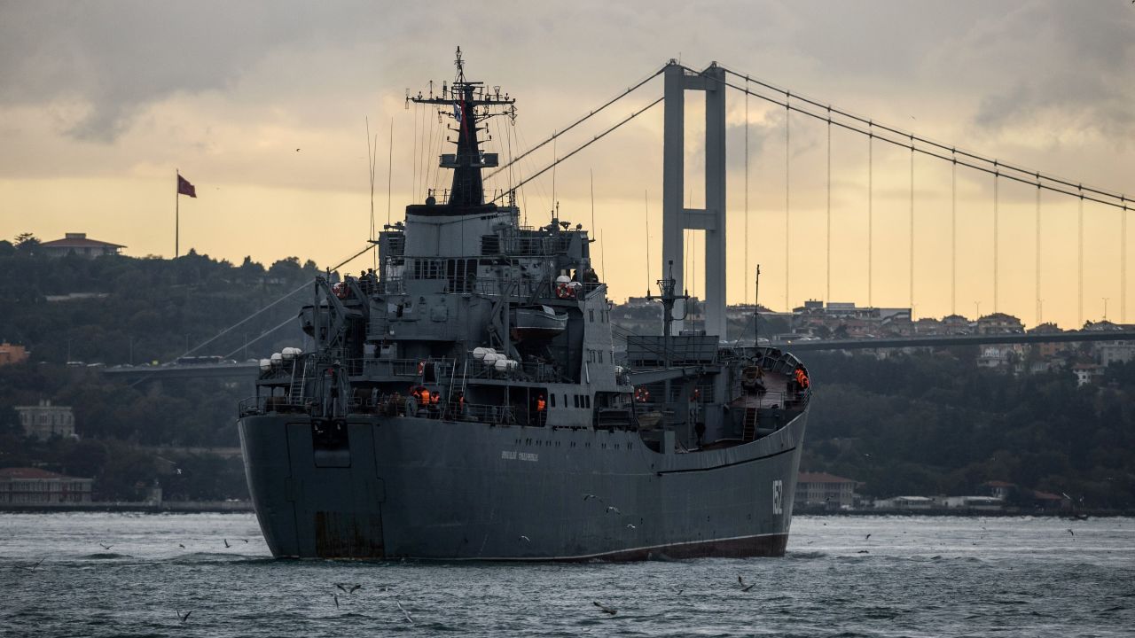 Russian warship BSF Nikolay Filchenkov 152 passes the Bosphorus Strait off Istanbul on October 18 on its way to Tartus.