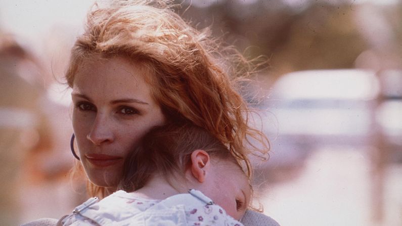 Julia Roberts plays Erin Brockovich in 2000 film | CNN Politics