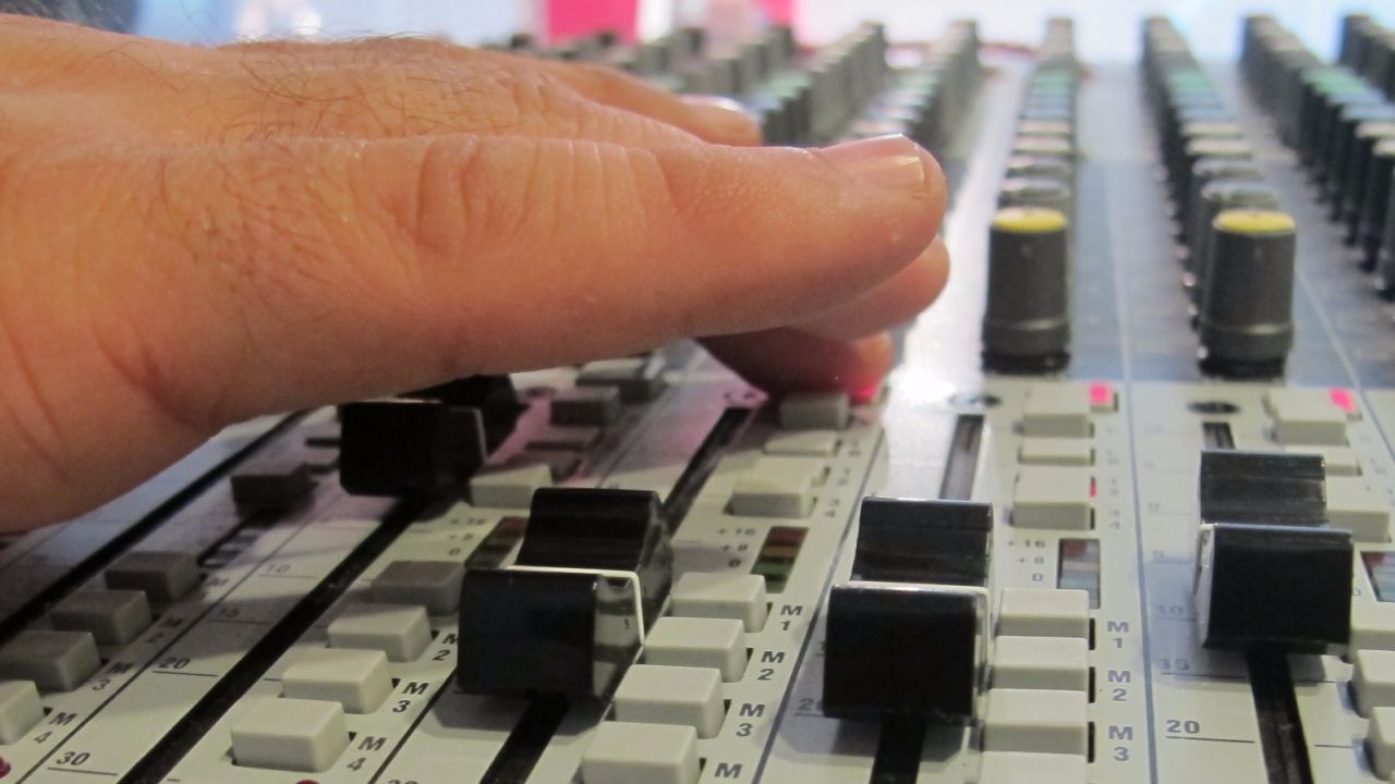 Alghad FM broadcasts into Mosul as well as online, where displaced Iraqis around the world can listen.