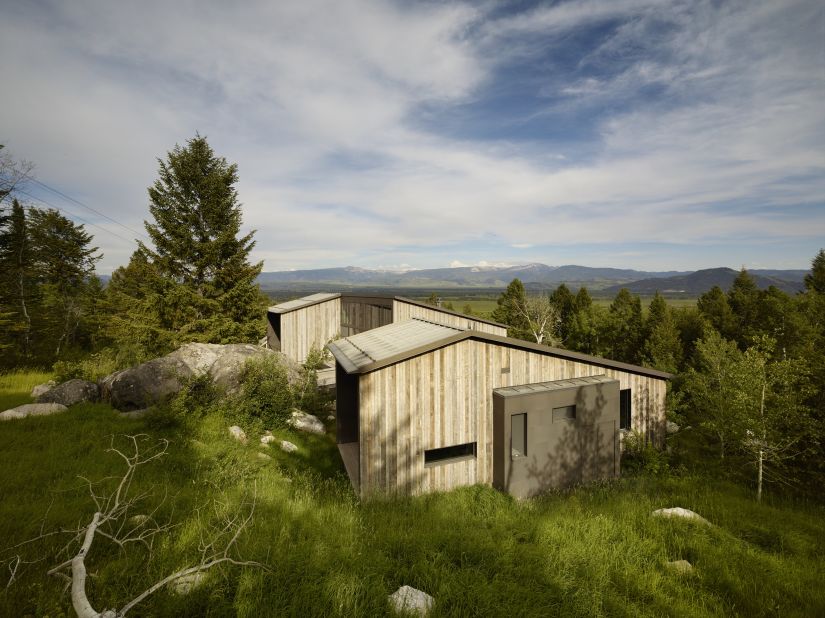 When building Boulder Retreat, Carney Logan Burke Architects decided to embrace an enormous boulder that sits in the middle of the buildable land. Built around the rock, the private residence features interconnected pods across various levels.