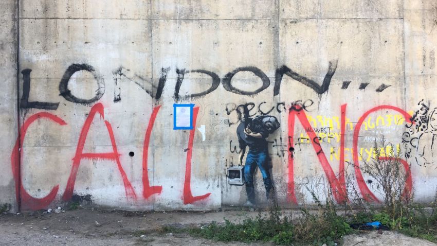 calais jungle graffiti