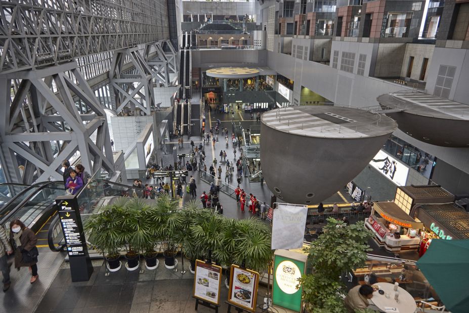 <strong>Kyoto Station: </strong>Most Kyoto visitors will pass through this station at least once during their journey. Opened in 1997, it services trains to Tokyo and Osaka, among may other cities. The bullet train to Tokyo takes two hours and 15 minutes, while the journey to Osaka is 28 minutes.