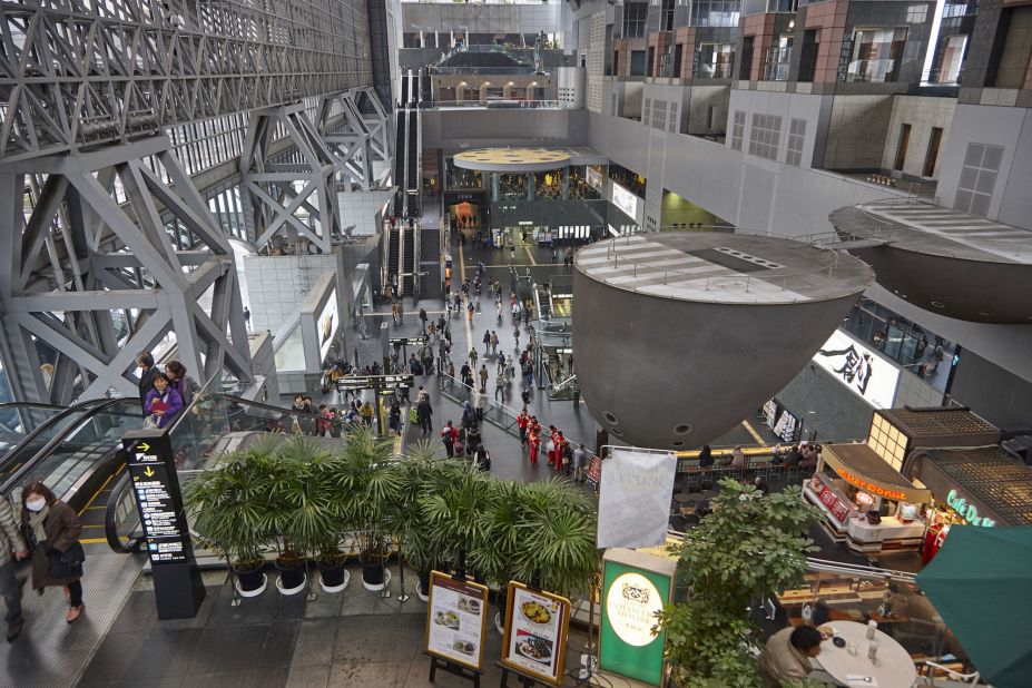 <strong>Kyoto Station: </strong>Most Kyoto visitors will pass through this station at least once during their journey. Opened in 1997, it services trains to Tokyo and Osaka, among may other cities. The bullet train to Tokyo takes two hours and 15 minutes, while the journey to Osaka is 28 minutes. 