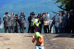 Riot police agents confront students opponent to Nicolas Maduro's government in San Cristobal, state of Tachira, Venezuela on October 24, 2016. 