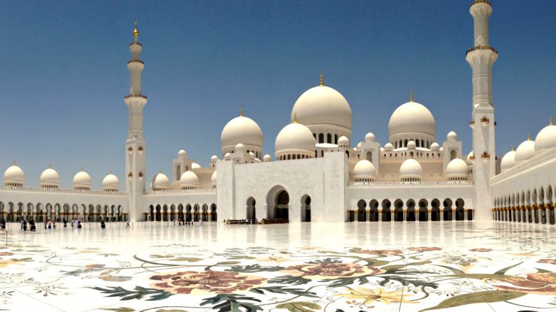 One of the world's largest mosques, the <a href="index.php?page=&url=http%3A%2F%2Fwww.szgmc.ae%2Fen%2Fabout-szgmc" target="_blank" target="_blank">Sheikh Zayed Grand Mosque</a> can accommodate 40,000 worshipers at the same time. The structure has more than 1,000 columns and 82 domes. 