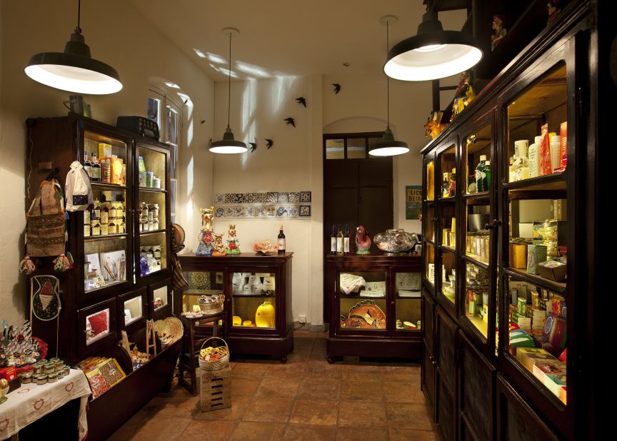Mercearia Portuguesa sells retro soaps in art deco wrappers, wooden mascots of Barcelos roosters and sardines and homemade fig jams from the Azores. 