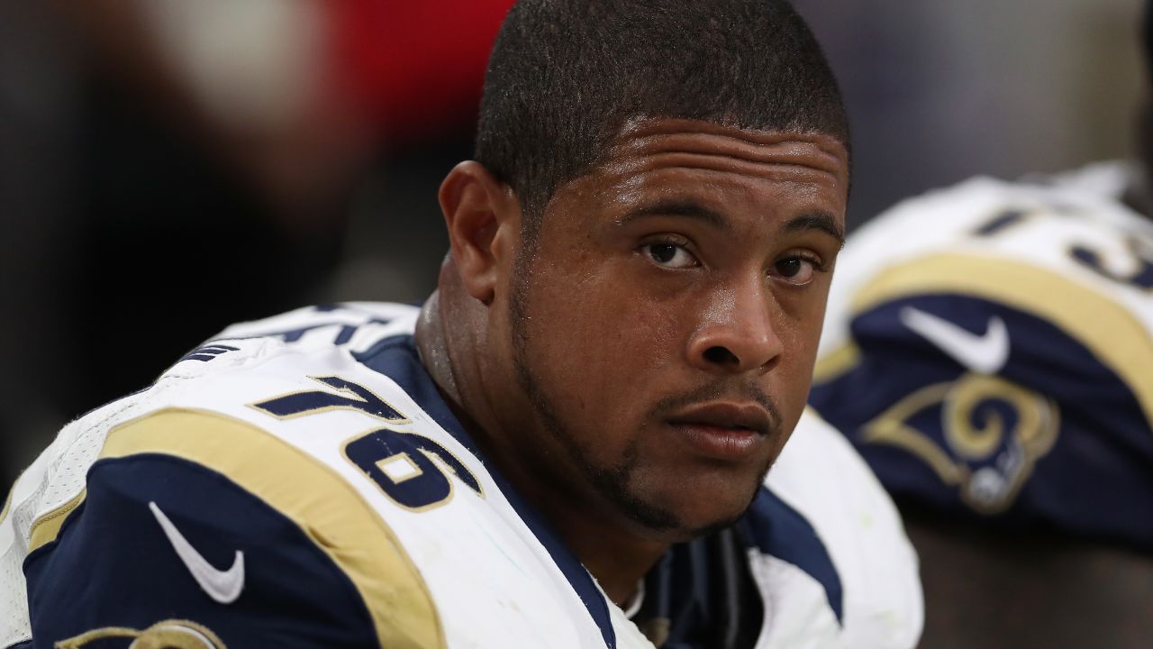 GLENDALE, AZ - OCTOBER 02:  Guard Rodger Saffold #76 of the Los Angeles Rams on the bench during the NFL game against the Arizona Cardinals at the University of Phoenix Stadium on October 2, 2016 in Glendale, Arizona.  (Photo by Christian Petersen/Getty Images)