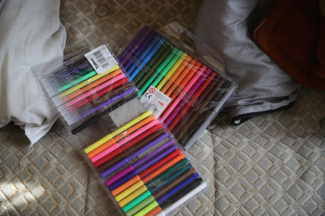 A set of colored markers.