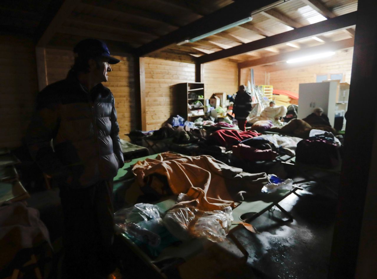 Residents prepare to spend the night in makeshift shelters in Visso.