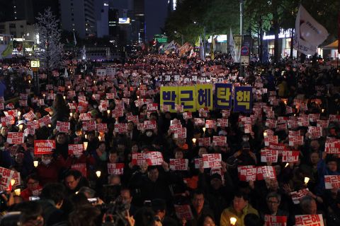 "The Choi Soon-Sil crisis revealed that President Park Geun-Hye has neither the ability nor capacity to administer the government," protest leader Han Sun-bum said Saturday. "So we've gathered to demand Park resign, and we are going to keep protesting to urge for resignation until Park steps down."